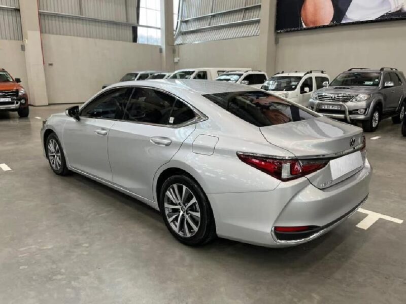 2019 Lexus ES 250 EX