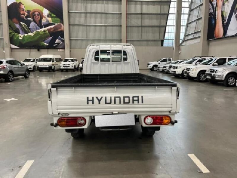 Hyundai H100 Bakkie 2.6D Deck