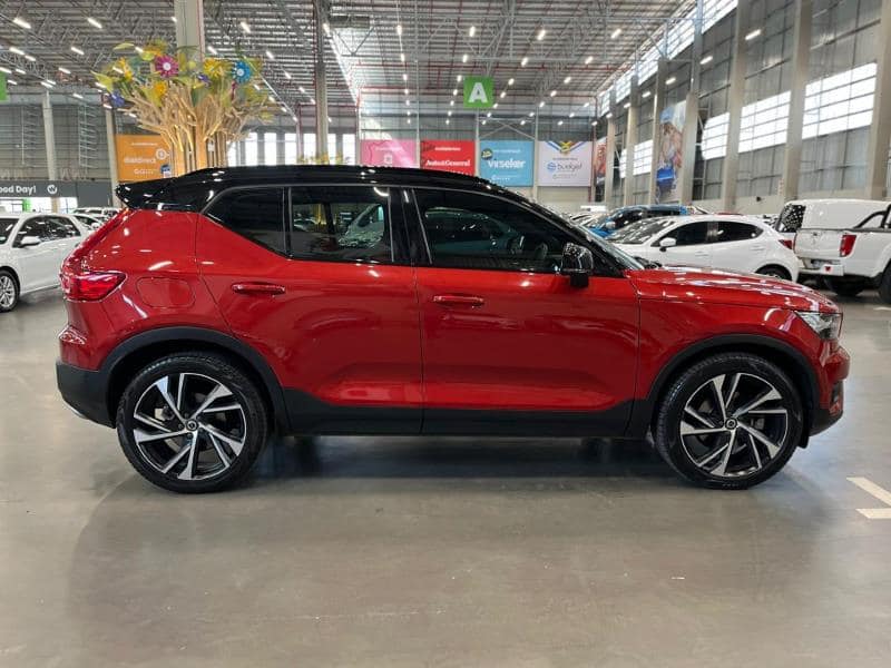 The 2019 VOLVO XC40 T5 R-DESIGN AWD GEARTRONIC