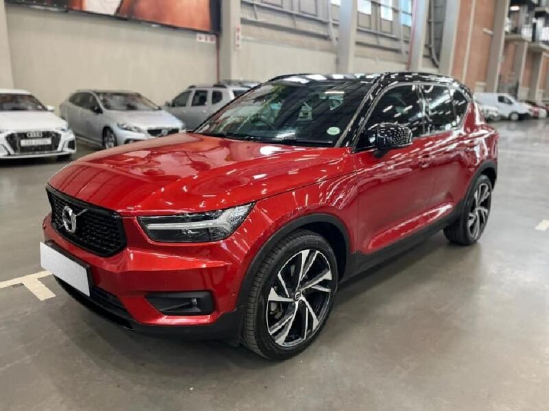 The 2019 VOLVO XC40 T5 R-DESIGN AWD GEARTRONIC